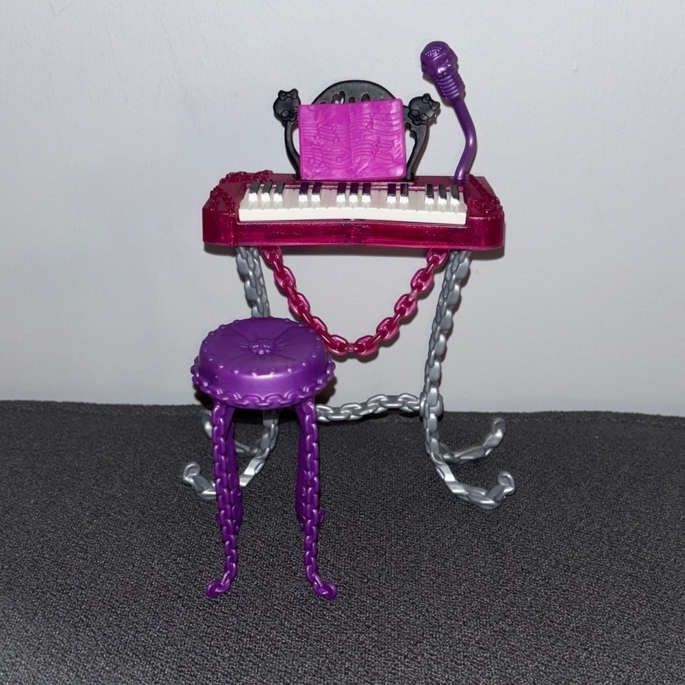 Monster high Music Class Ari Hauntington piano set